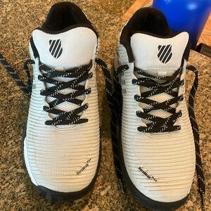 Men’s size 10 k Swiss court shoes